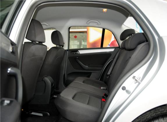 宝来 2013款 1.6L 手动时尚型 车厢座椅   后排空间