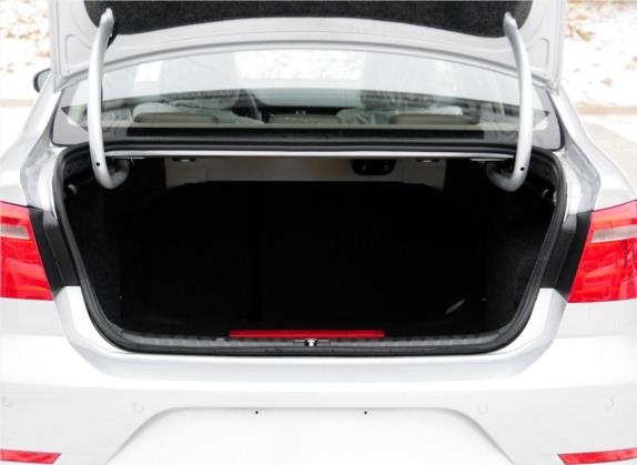 宝来 2013款 1.6L 手动舒适型 车厢座椅   后备厢