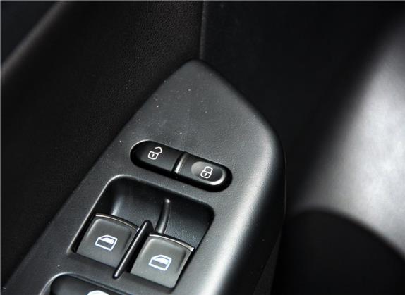 宝来 2013款 1.6L 自动舒适型 车厢座椅   门窗控制