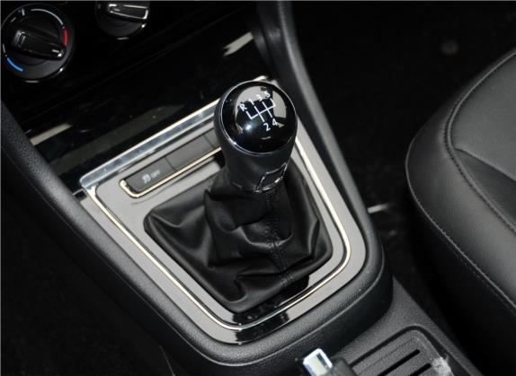 宝来 2013款 1.4T 手动舒适型 中控类   挡把