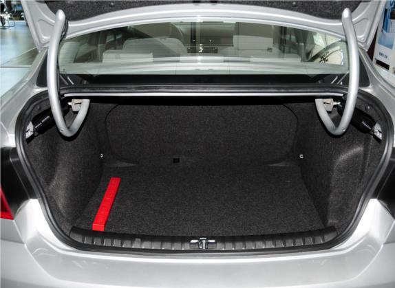 宝来 2014款 1.6L 手动时尚型 车厢座椅   后备厢