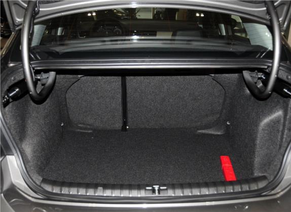 宝来 2014款 1.6L 手动舒适型 车厢座椅   后备厢