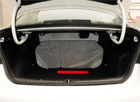 宝来 2014款 1.6L 自动豪华型 车厢座椅   后备厢