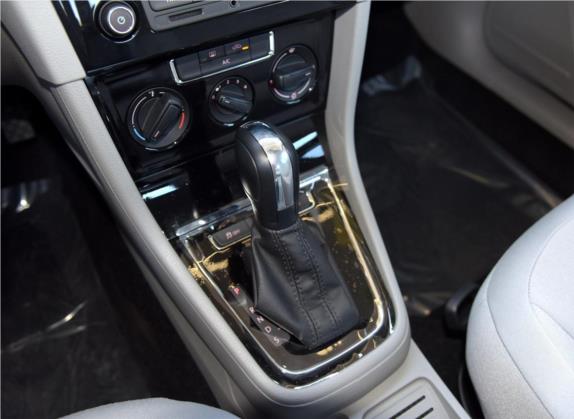 宝来 2015款 质惠版 1.6L 自动时尚型 中控类   挡把