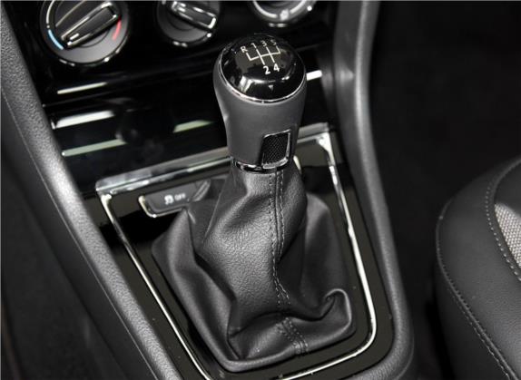 宝来 2015款 质惠版 1.6L 手动舒适型 中控类   挡把