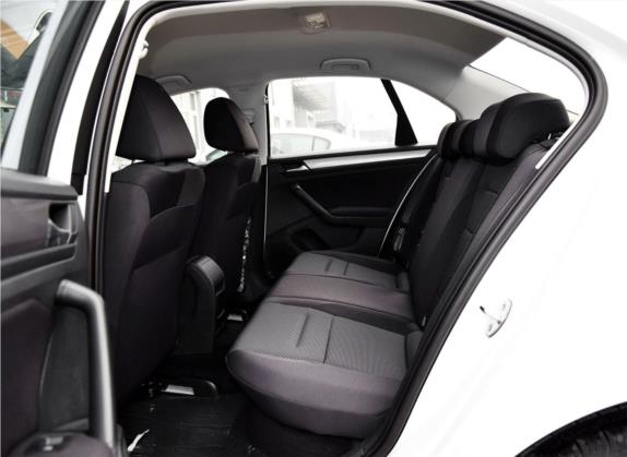 宝来 2016款 1.6L 手动时尚型 车厢座椅   后排空间