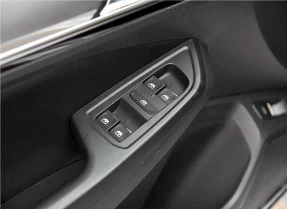 宝来 2016款 1.6L 手动舒适型 车厢座椅   门窗控制