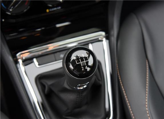 宝来 2016款 230TSI 手动舒适型 中控类   挡把
