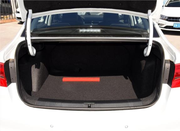 宝来 2017款 1.6L 手动时尚型 车厢座椅   后备厢