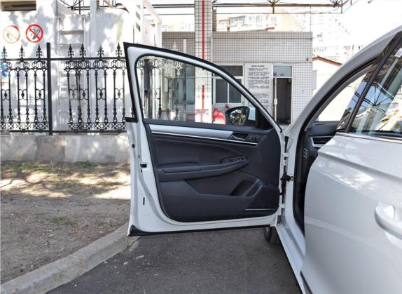 宝来 2017款 1.6L 自动舒适型 车厢座椅   前门板