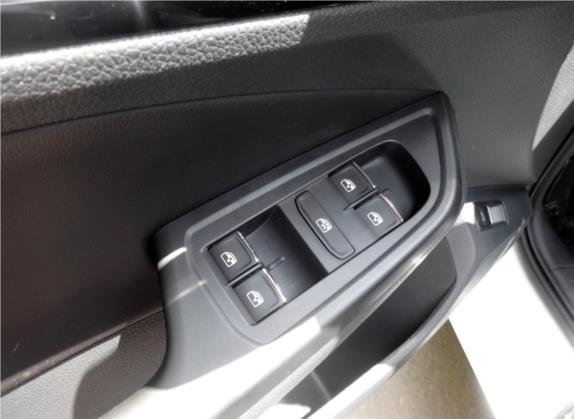 宝来 2017款 230TSI 手动舒适型 车厢座椅   门窗控制