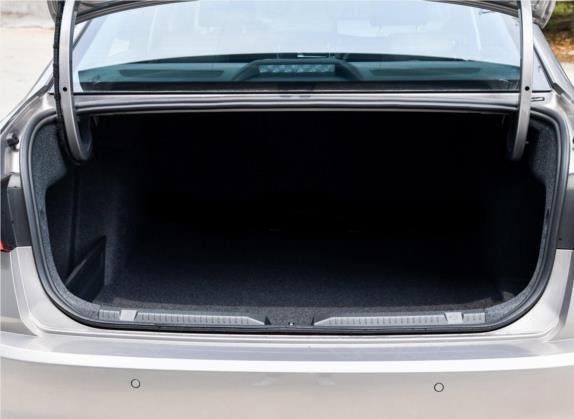 宝来 2019款 1.5L 手动舒适型 车厢座椅   后备厢