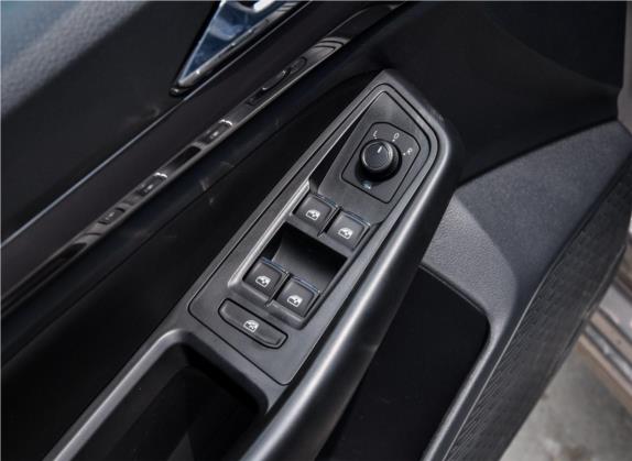 宝来 2019款 1.5L 手动舒适型 车厢座椅   门窗控制