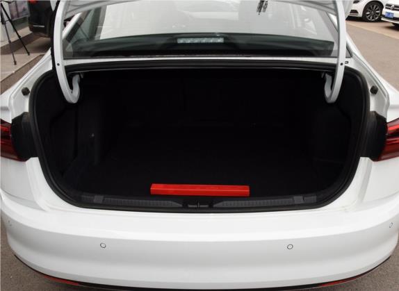 宝来 2019款 改款 1.5L 自动精英型 国VI 车厢座椅   后备厢