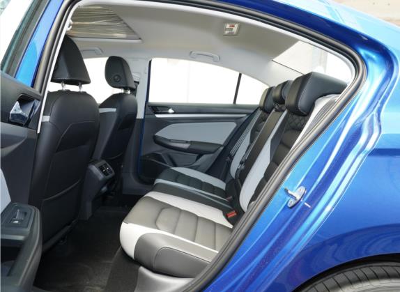 2023款 280TSI DSG尊行版 车厢座椅   后排空间