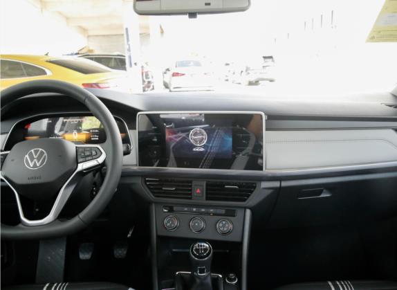 宝来 2023款 200TSI 手动畅行版 中控类   中控台