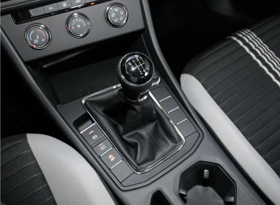 宝来 2023款 200TSI 手动畅行版 中控类   挡把