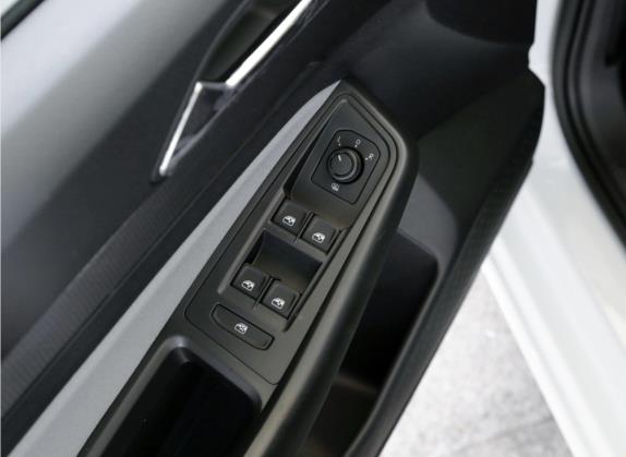 宝来 2023款 200TSI 手动畅行版 车厢座椅   门窗控制
