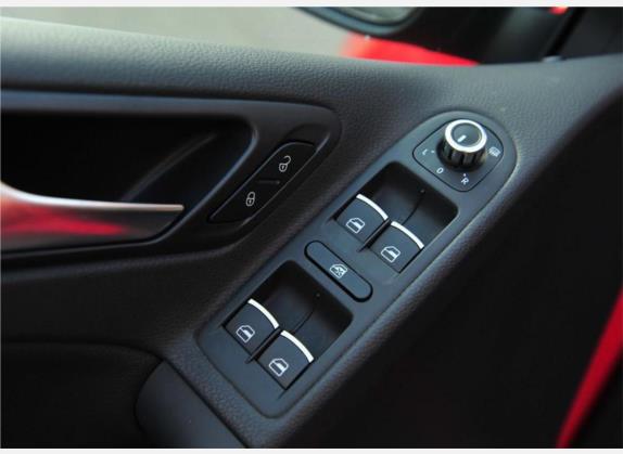 高尔夫 2010款 2.0TSI GTI 车厢座椅   门窗控制