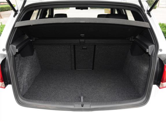 高尔夫 2011款 2.0TSI GTI 车厢座椅   后备厢