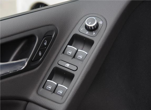 高尔夫 2011款 2.0TSI GTI 车厢座椅   门窗控制