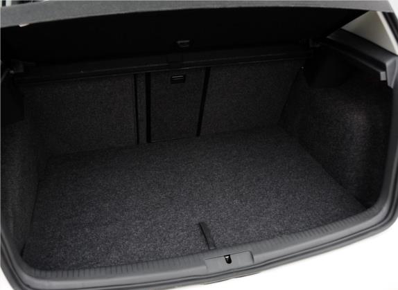 高尔夫 2012款 1.4TSI 自动豪华型 车厢座椅   后备厢