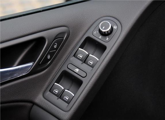 高尔夫 2012款 2.0TSI GTI 车厢座椅   门窗控制