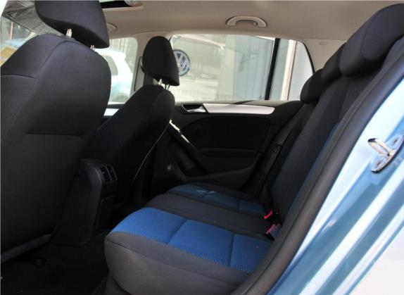 高尔夫 2012款 1.4TSI 蓝驱版 车厢座椅   后排空间