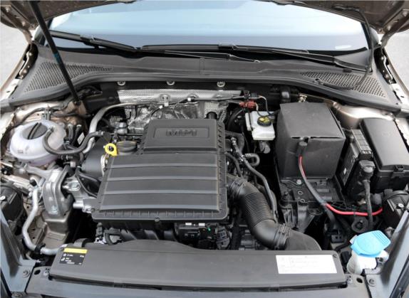 高尔夫 2014款 1.6L 手动时尚型 其他细节类   发动机舱