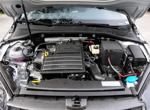 高尔夫 2014款 1.6L 自动时尚型 其他细节类   发动机舱