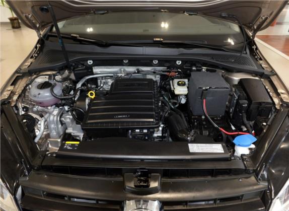 高尔夫 2015款 1.6L 手动时尚型 其他细节类   发动机舱