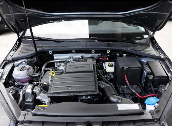 高尔夫 2015款 1.6L 自动时尚型 其他细节类   发动机舱
