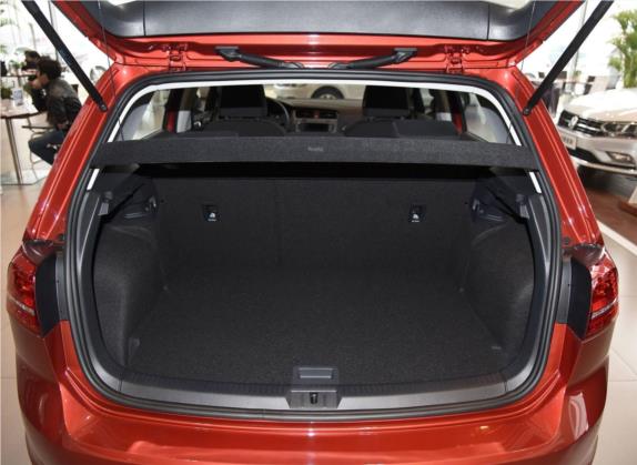 高尔夫 2016款 1.6L 自动时尚型 车厢座椅   后备厢