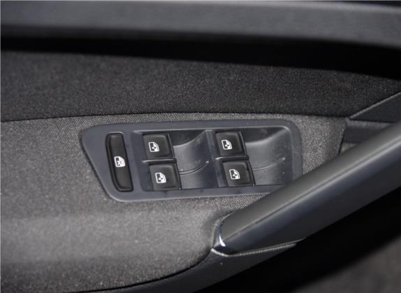 高尔夫 2016款 230TSI 自动舒适型 车厢座椅   门窗控制