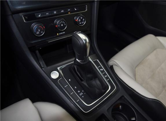 高尔夫 2017款 230TSI 自动豪华百万辆纪念版 中控类   挡把