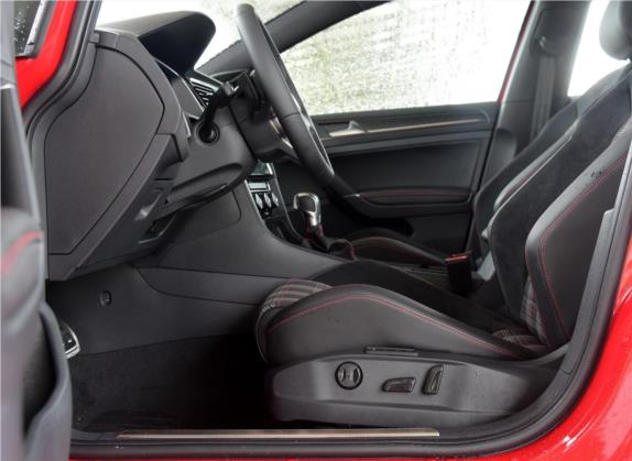 高尔夫 2018款 2.0TSI GTI 车厢座椅   前排空间