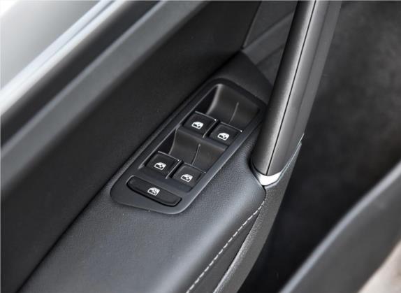 高尔夫 2018款 1.6L 自动舒适型 车厢座椅   门窗控制