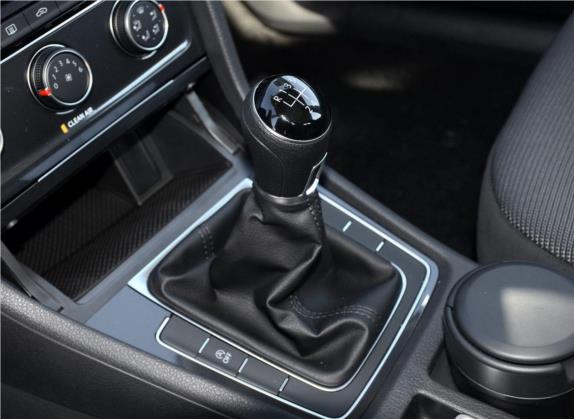高尔夫 2018款 230TSI 手动舒适型 中控类   挡把