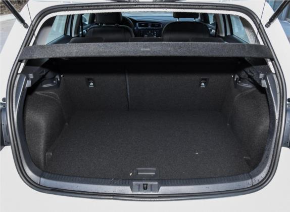 高尔夫 2018款 230TSI 自动舒适型 车厢座椅   后备厢