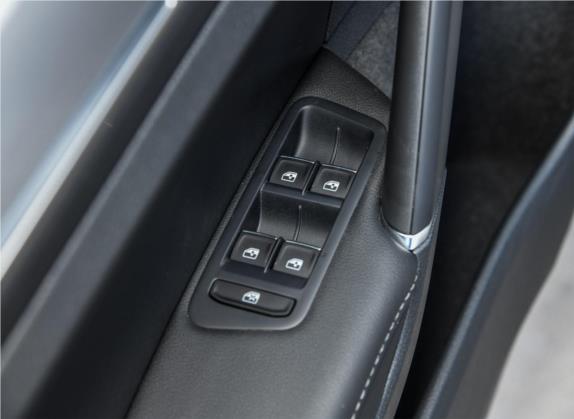 高尔夫 2018款 230TSI 自动舒适型 车厢座椅   门窗控制