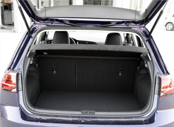 高尔夫 2018款  230TSI 自动豪华型 车厢座椅   后备厢