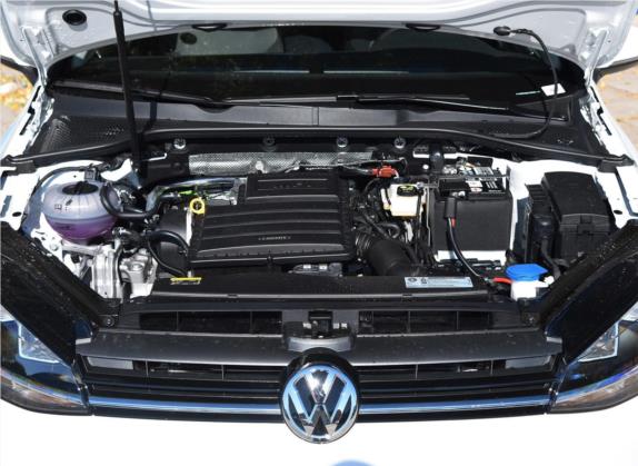 高尔夫 2019款 1.6L 自动舒适型 国V 其他细节类   发动机舱