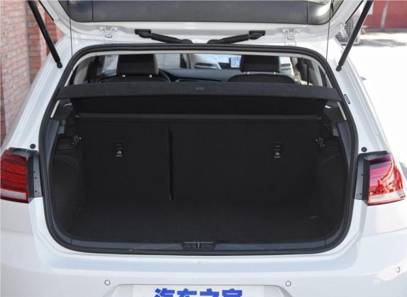 高尔夫 2019款 1.6L 自动舒适型 国V 车厢座椅   后备厢