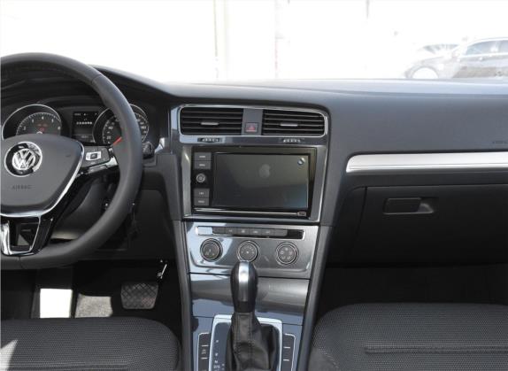 高尔夫 2019款 200TSI DSG舒适型 国V 中控类   中控台