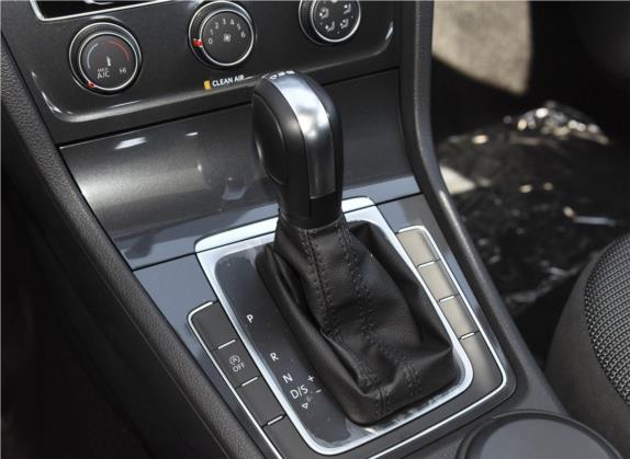 高尔夫 2019款 200TSI DSG舒适型 国V 中控类   挡把
