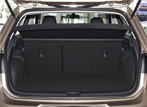 高尔夫 2019款 280TSI DSG舒适型 国VI 车厢座椅   后备厢