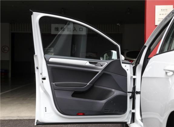 高尔夫 2020款 200TSI DSG舒适进取版 车厢座椅   前门板