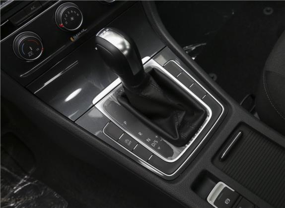 高尔夫 2020款 200TSI DSG舒适进取版 中控类   挡把