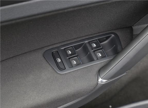 高尔夫 2020款 200TSI DSG舒适进取版 车厢座椅   门窗控制