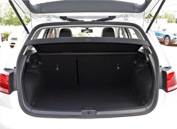 高尔夫 2020款 挚爱版 280TSI DSG舒适型 车厢座椅   后备厢